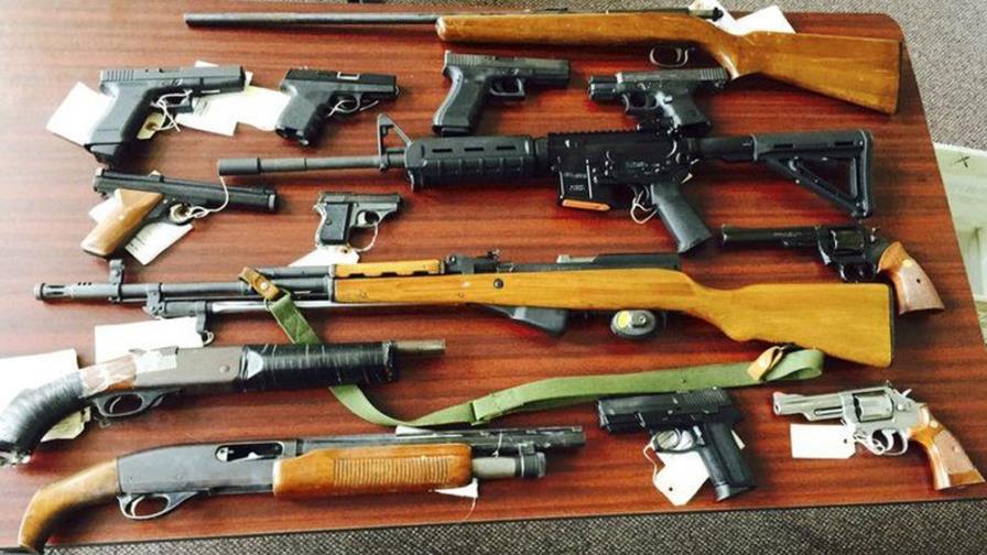 Arrestan a cuatro dominicanos en Massachusetts por presunto tráfico de drogas y armas