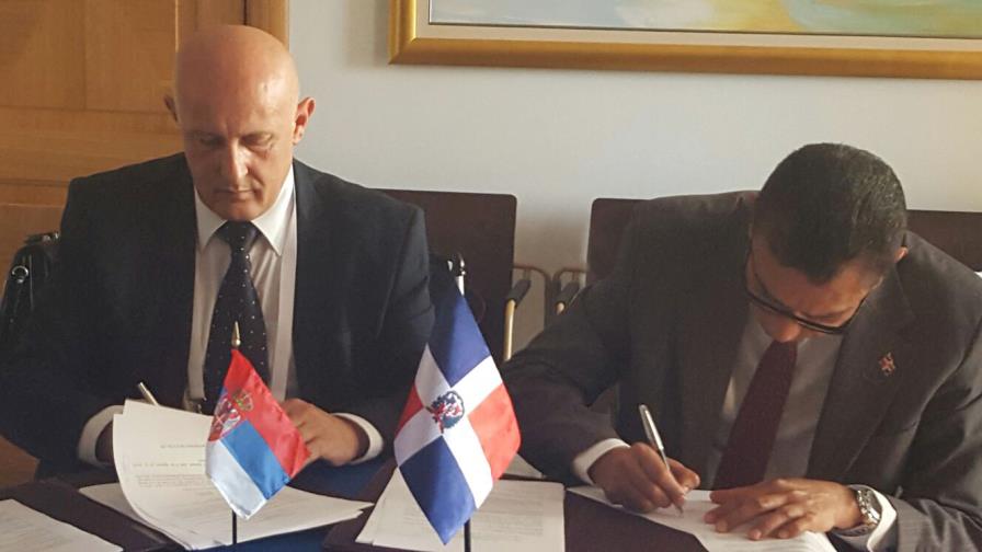 Junta de Aviación Civil dominicana firma acuerdos sobre servicios aéreos con Serbia y Curazao