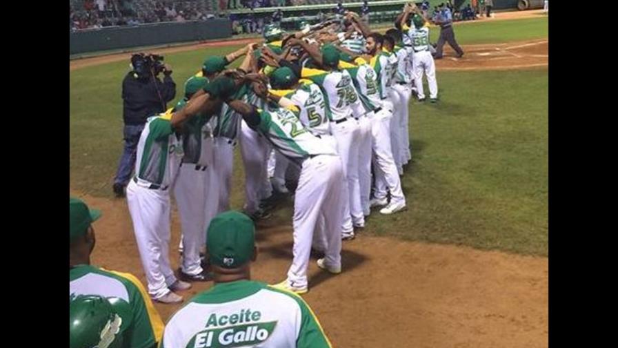 Las Estrellas mantienen al Escogido sin victoria