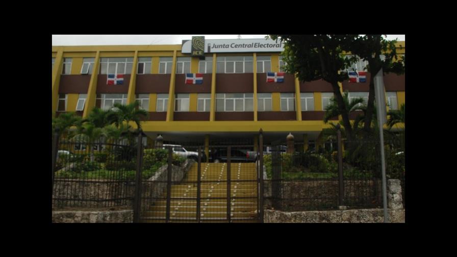 La Junta Central Electoral acuerda con empresa promover cambio de cédula en el exterior 