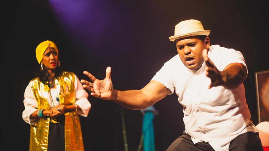 “Madame Herminia, comunicación con el más allá”