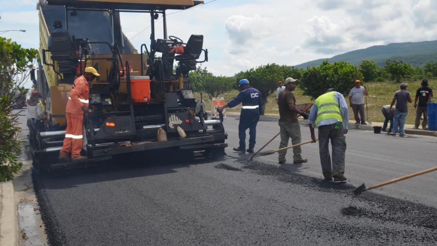 Obras Públicas ejecuta operativo de soluciones viales en Barahona
