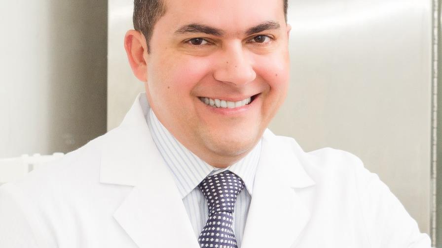 El cirujano plástico Luis López Tallaj disertará en Oslo