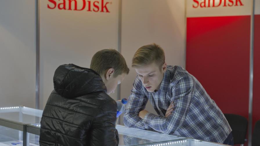 Empresa de almacenamiento Western Digital compra la firma de dispositivos SanDisk