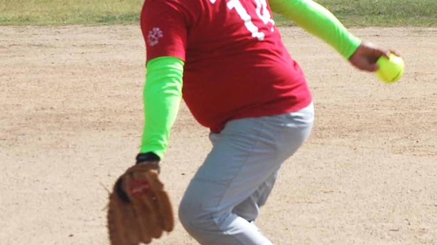 Dividen honores en final liga Emce de softbol