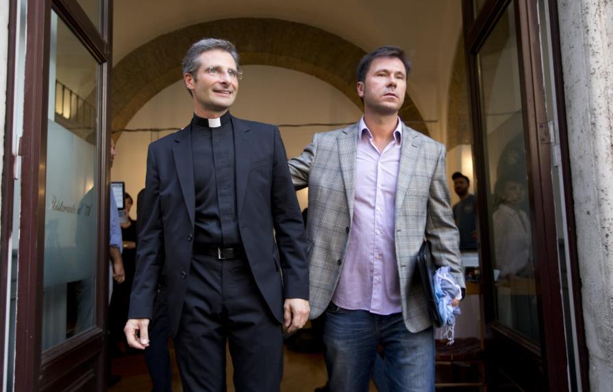 Iglesia polaca suspende de sacerdocio a cura que reveló su homosexualidad 