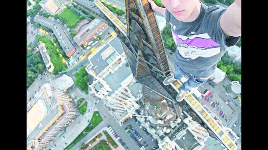 Menores en las redes sociales y selfies extremos Menores en las redes sociales y selfies extremos