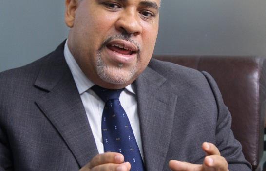 Grupo de profesionales apoya la reelección de Danilo Medina
Grupo de profesionales apoya reelección Danilo 