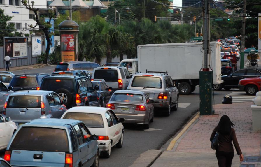 ¿A quién beneficia el tránsito caótico de las calles dominicanas?