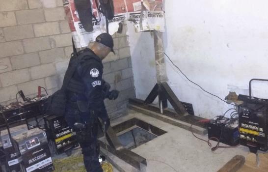 Policía mexicana descubre túnel que conduce a EE.UU. y detiene a 16 presuntos traficantes