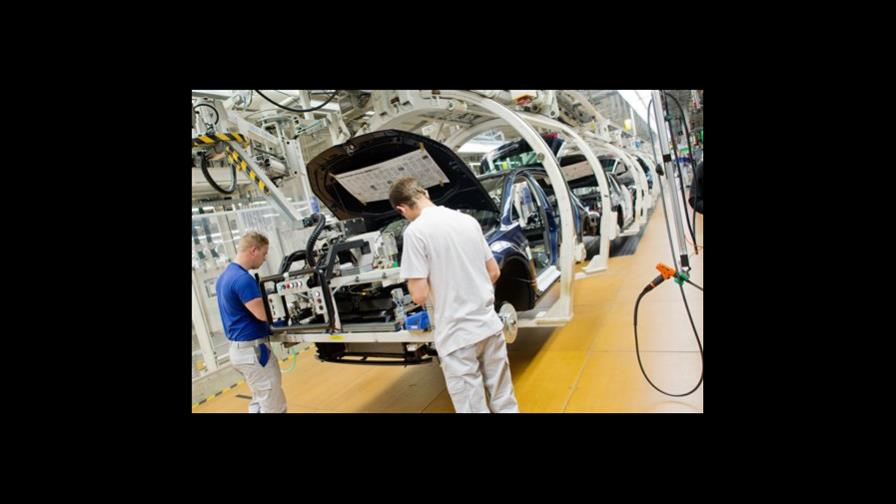 Volkswagen investiga si hay más autos con software polémico 