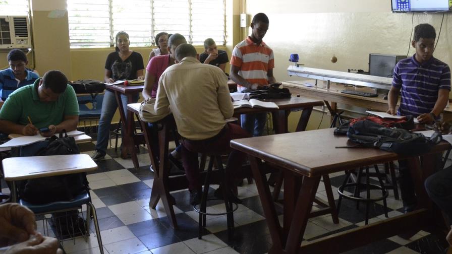 Paralizan labores docentes en la sede central de la UASD 