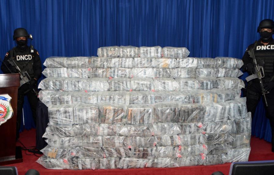 Aumenta a 826 kilos el cargamento de droga recuperado en isla Saona 