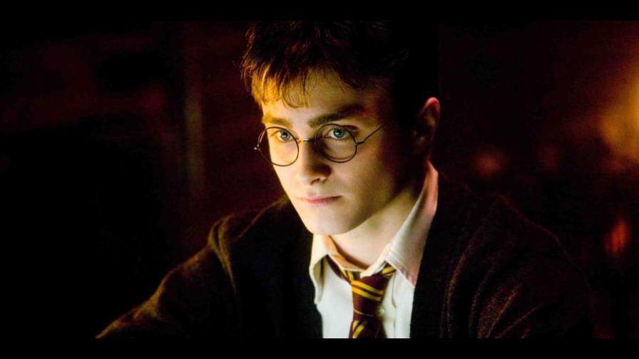 Obra teatral muestra a Harry Potter adulto con su hijo