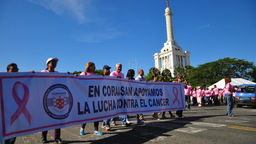 En Santiago caminan y piden prevenir cáncer 