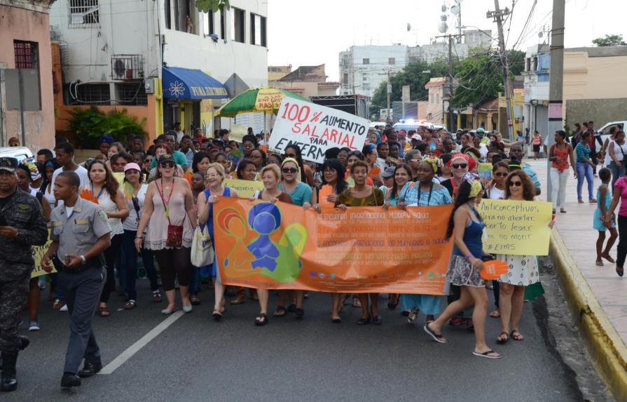 Mujeres de varios países marchan en demanda de políticas públicas a su favor