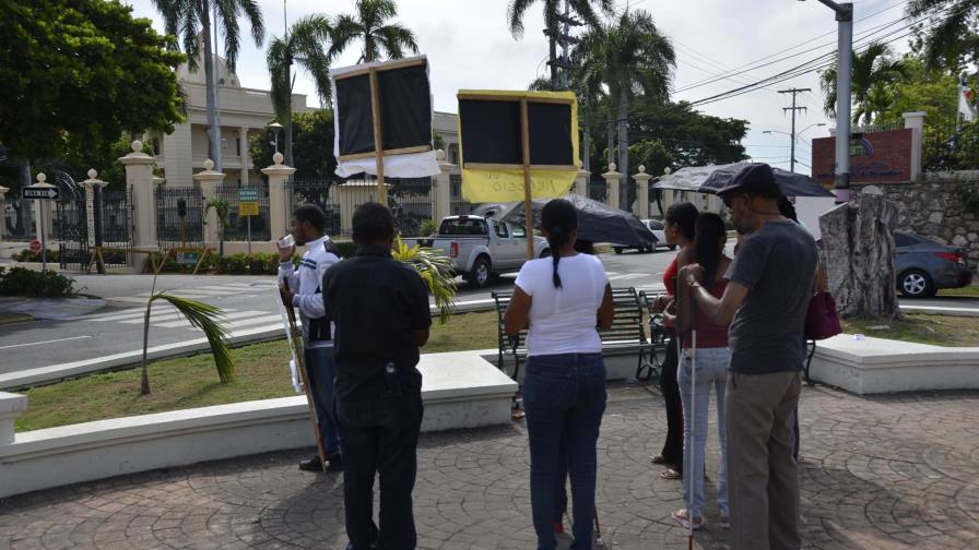 Los ciegos, 20 días a la intemperie