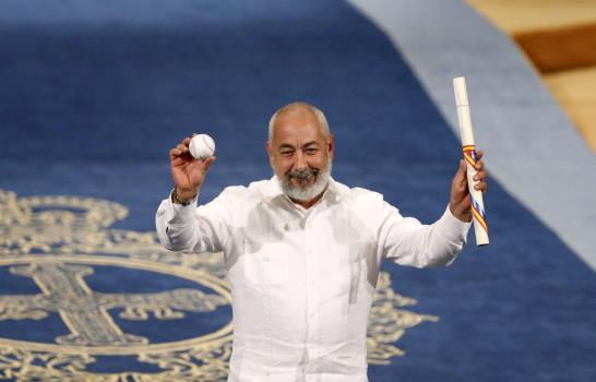 Padura homenajea a sus tres patrias: Cuba, la lengua española y el trabajo