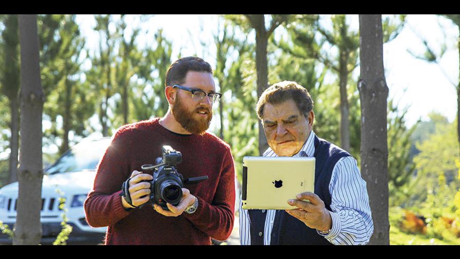 Don Francisco vuelve a la TV sabatina junto a uno de sus nietos en “Usted No Reconoce a Chile” Don Francisco vuelve a la TV sabatina junto a uno de sus nietos en “Usted No Reconoce a Chile”