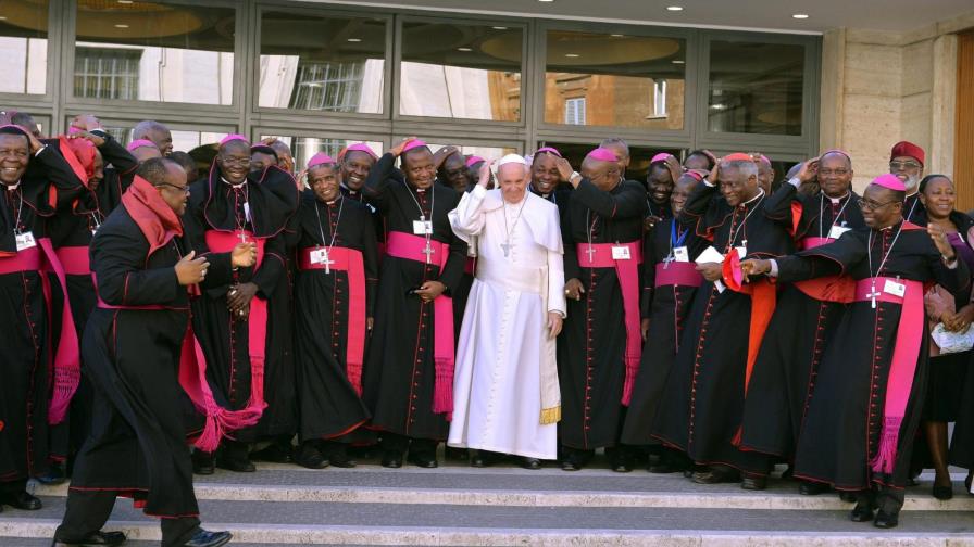 El Sínodo aprueba el documento final que incluye la apertura a divorciados