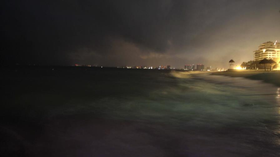 Múltiples inundaciones y alertas de tornado en Texas a la espera de Patricia