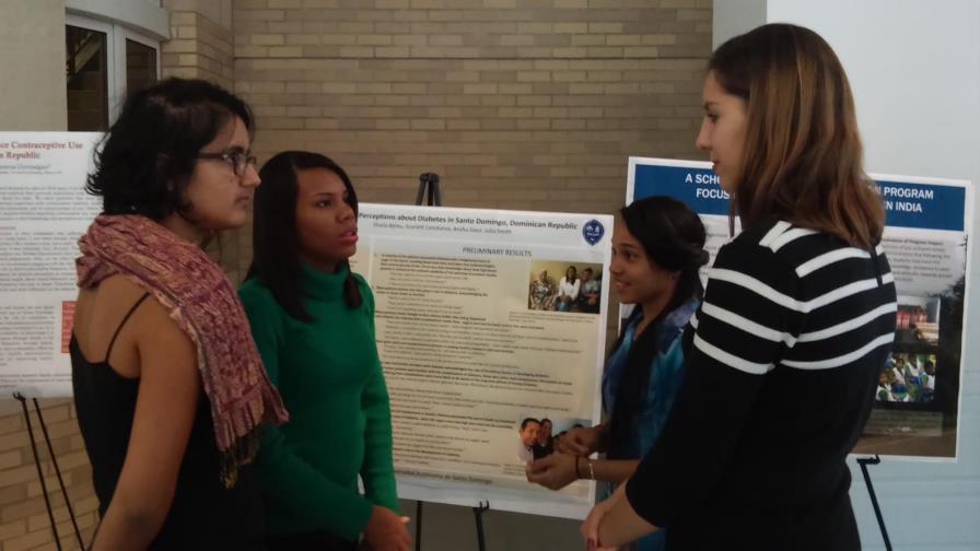 Estudiantes de la UASD presentan investigaciones durante simposio internacional en Universidad de Cornell