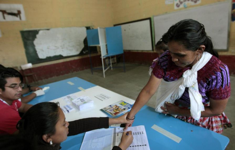 Guatemala afianza su democracia con el anhelo de bajar la pobreza y el crimen