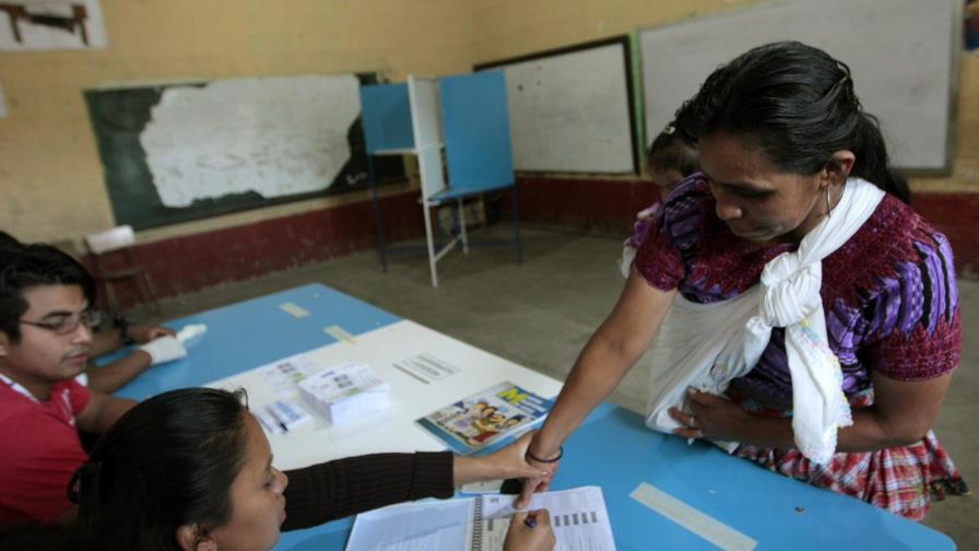 Guatemala afianza su democracia con el anhelo de bajar la pobreza y el crimen