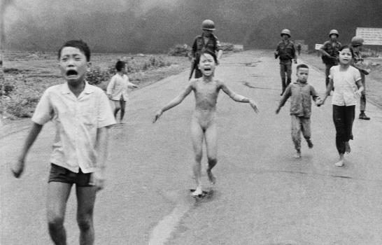 “La niña del napalm” busca alivio 40 años después