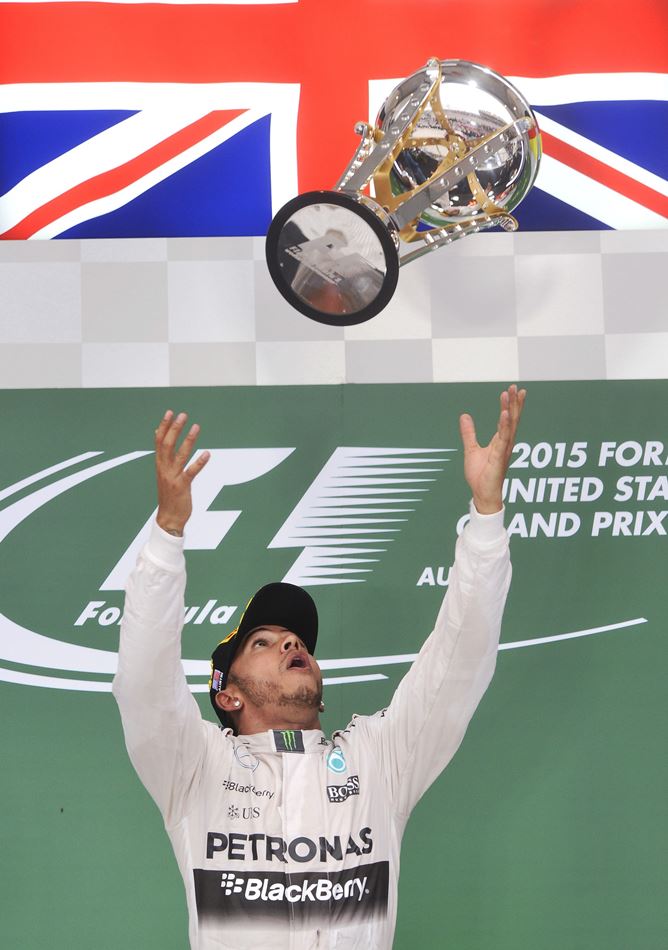 Lewis Hamilton gana y revalida título de Fórmula Uno