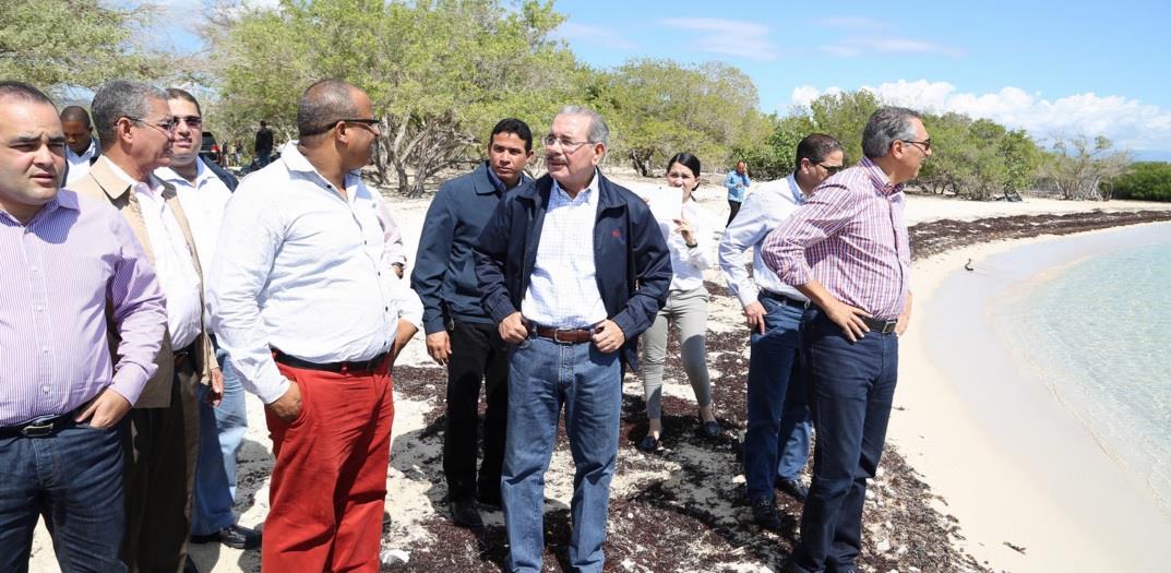 Danilo dispone financiamiento para proyectos de pescadores en Azua