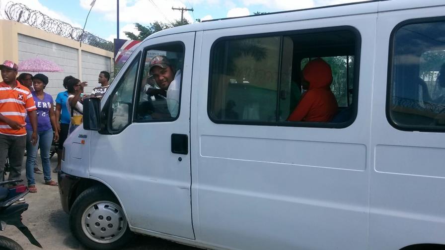 Protestan por supuesta comida con gusanos en escuela de Hato Mayor Protestan por supuesta comida con gusanos en escuela de Hato Mayor