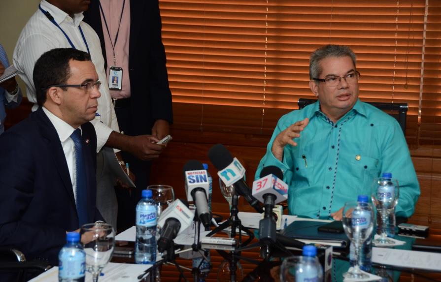 El canciller dice que no hay fecha para el encuentro  de Medina y Martelly