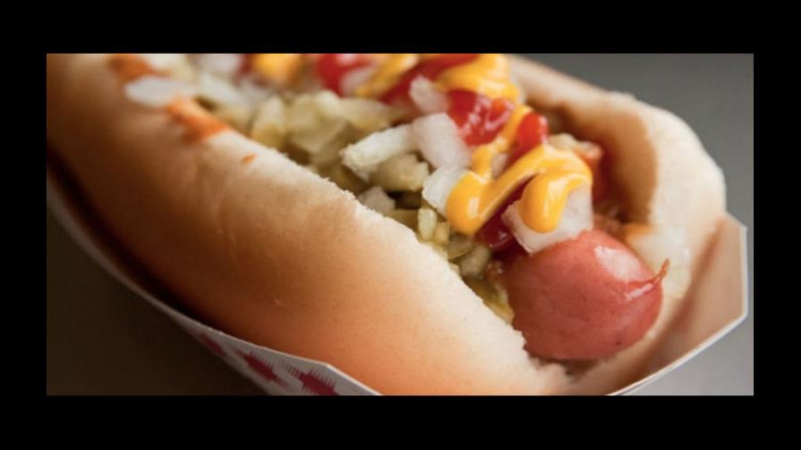 Investigadores hallan ADN humano en un 2 % de los perros calientes en EEUU