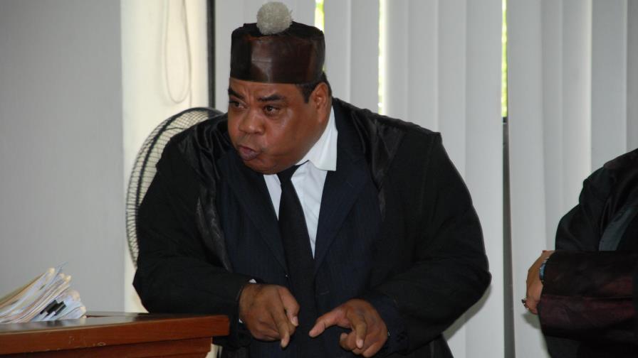 Ex presidente del Colegio de Abogados se declara inocente de acusaciones formuladas por la Procuraduría