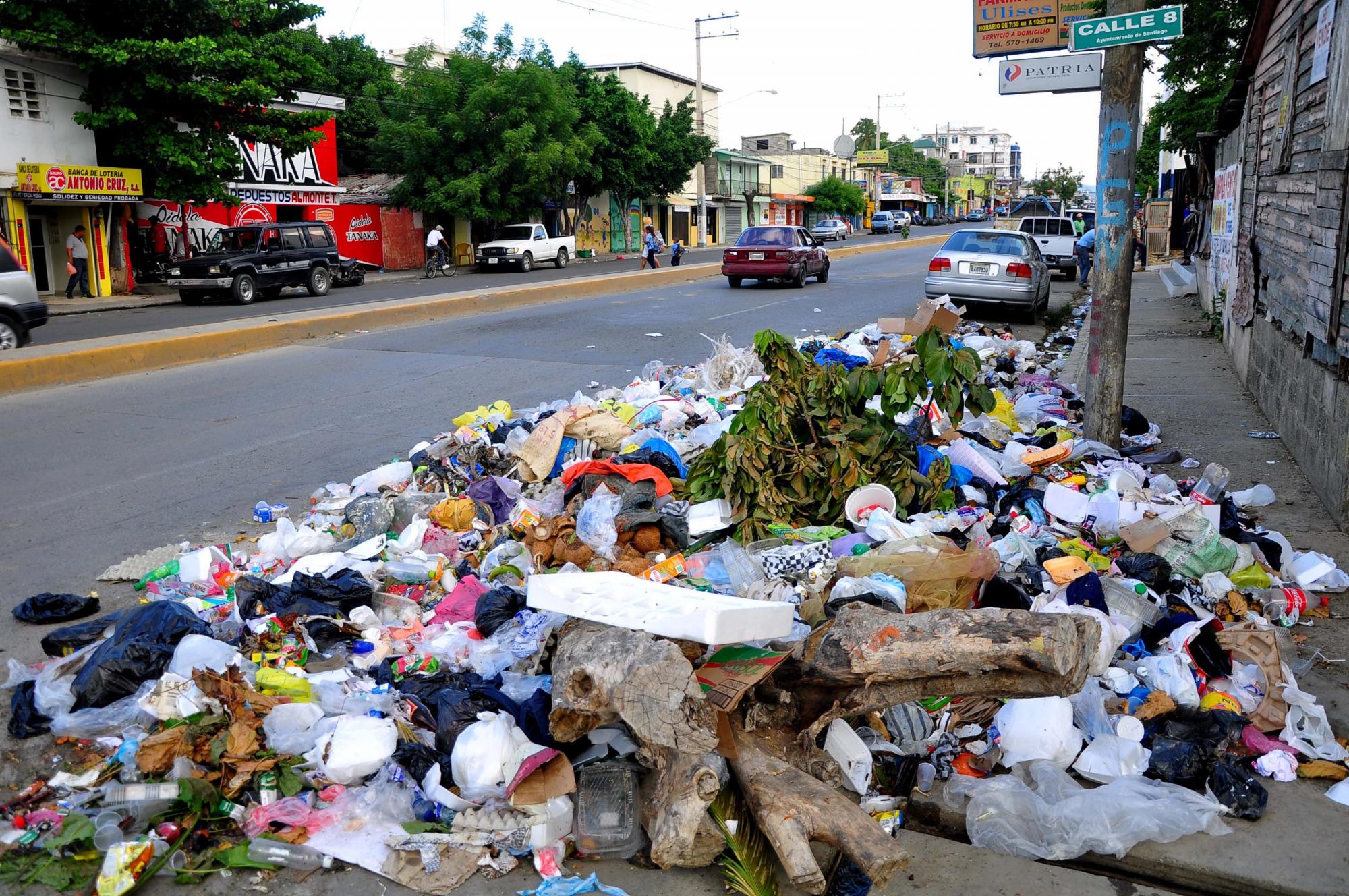 Otro “pequeño vertedero” en el barrio Libertad, en Santiago.