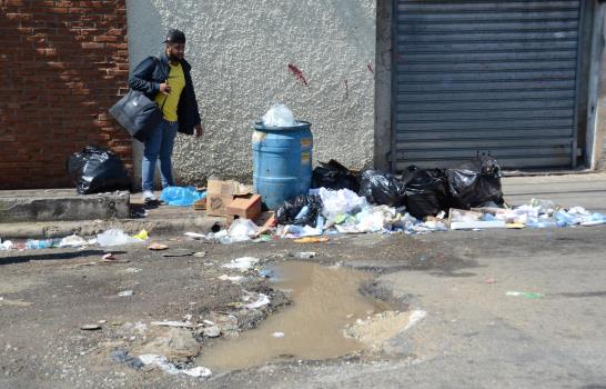 Exigen tapen hoyos en la Alma Mater