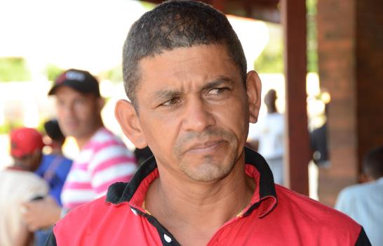 Exigen tapen hoyos en la Alma Mater