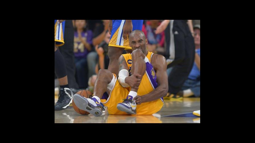 Kobe Bryant completa práctica por primera vez en dos semanas