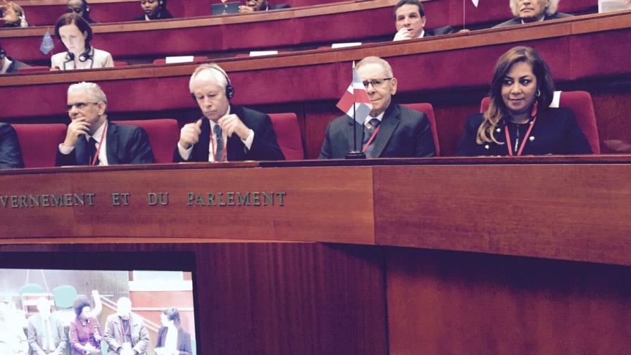 Núñez Collado suscribe acuerdo con el Consejo Económico y Medioambiental de Francia