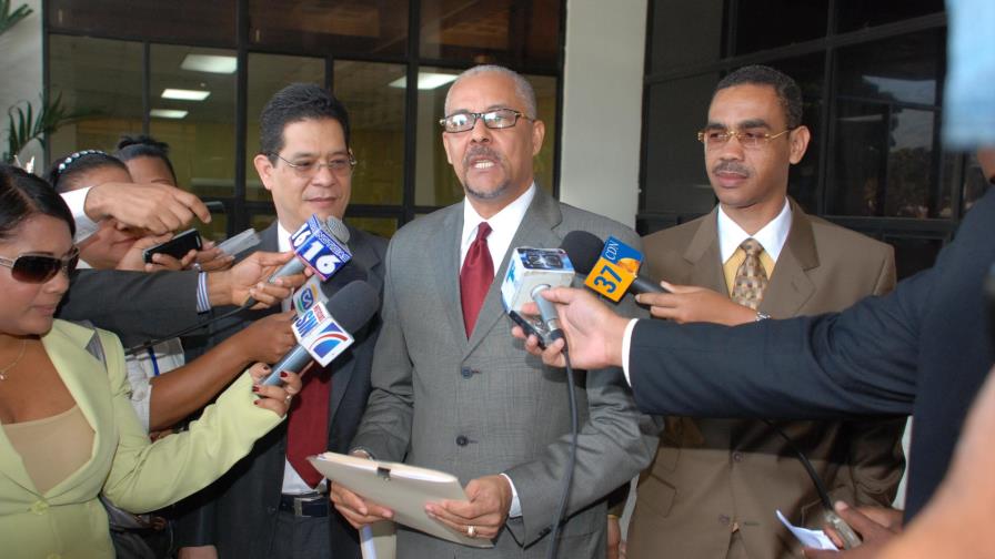 Adocco pide Ministerio de Defensa explique cómo penetró al país un comando que liberó dos franceses