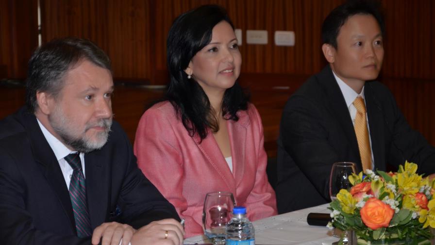 Participantes en Concurso de ONAPI son orientados en el uso de bases de datos de Patentes