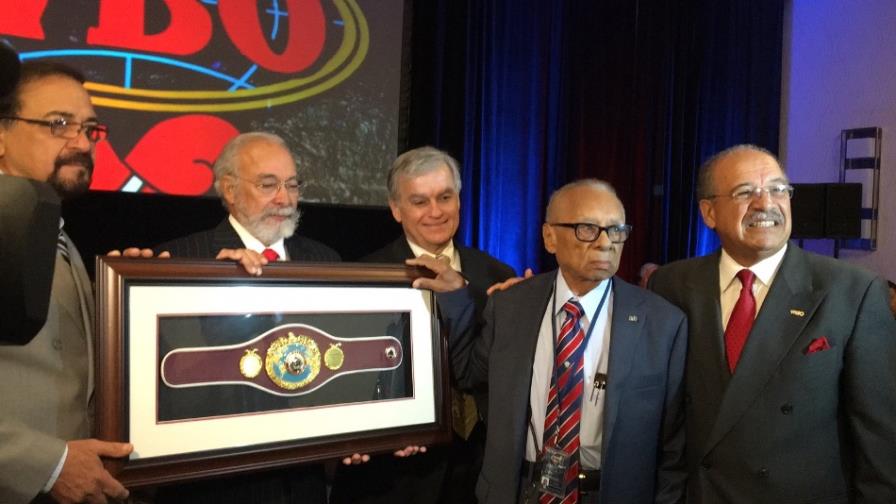 Dominicano Pina Acevedo es reconocido por la OMB