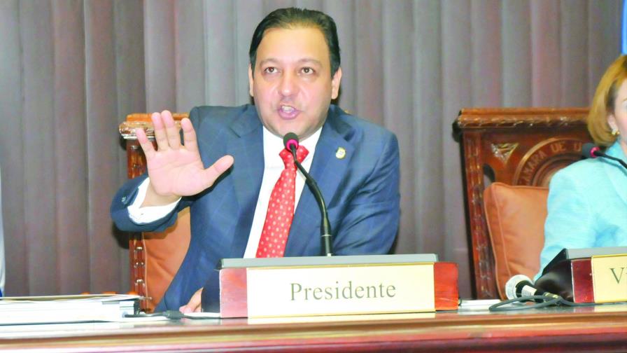 Abel Martínez considera “una burla” la fuga de los pilotos franceses