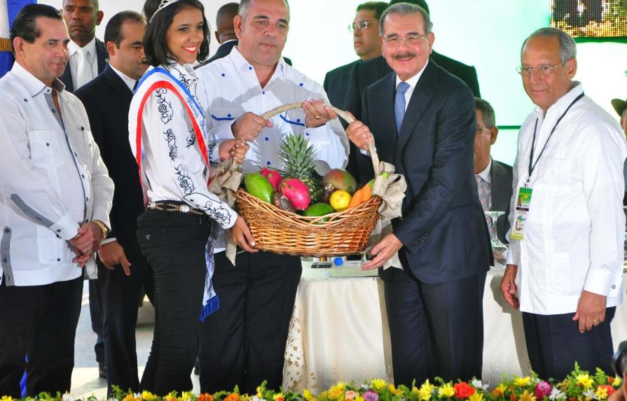 Danilo Medina inaugura ferias agrícolas de la región del Nordeste