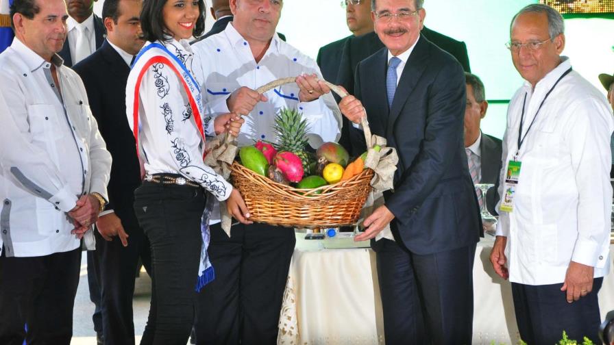 Danilo Medina inaugura ferias agrícolas de la región del Nordeste