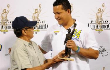 Miguel Cabrera recibió su quinto Premio Luis Aparicio