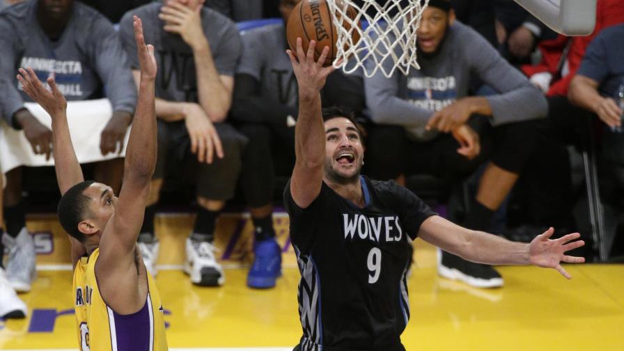 Karl-Towns debuta con doble-doble y ayuda a Minnesota a vencer a los Lakers