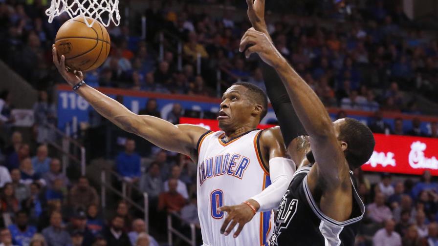 Thunder vence a Spurs en debut de Donovan como coach en NBA 