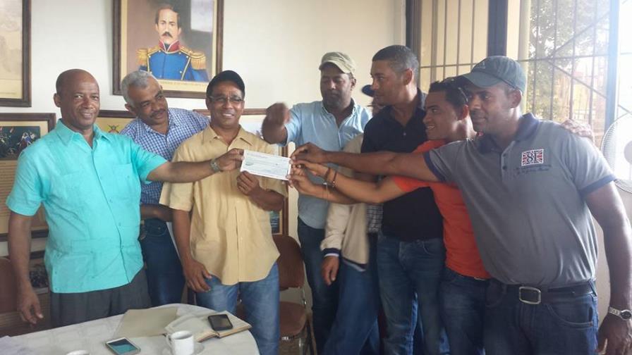 Gobierno entrega recursos a productores de chinola